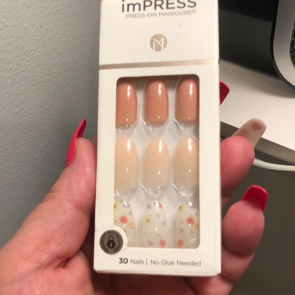 imPRESS NAILS